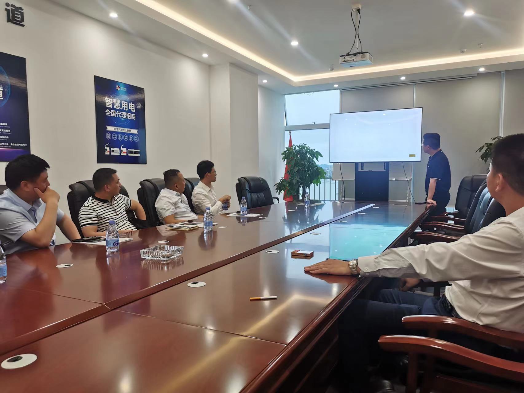 大冶市委常委领导莅临开云·kaiyun(中国)官方网站科技参观指导
