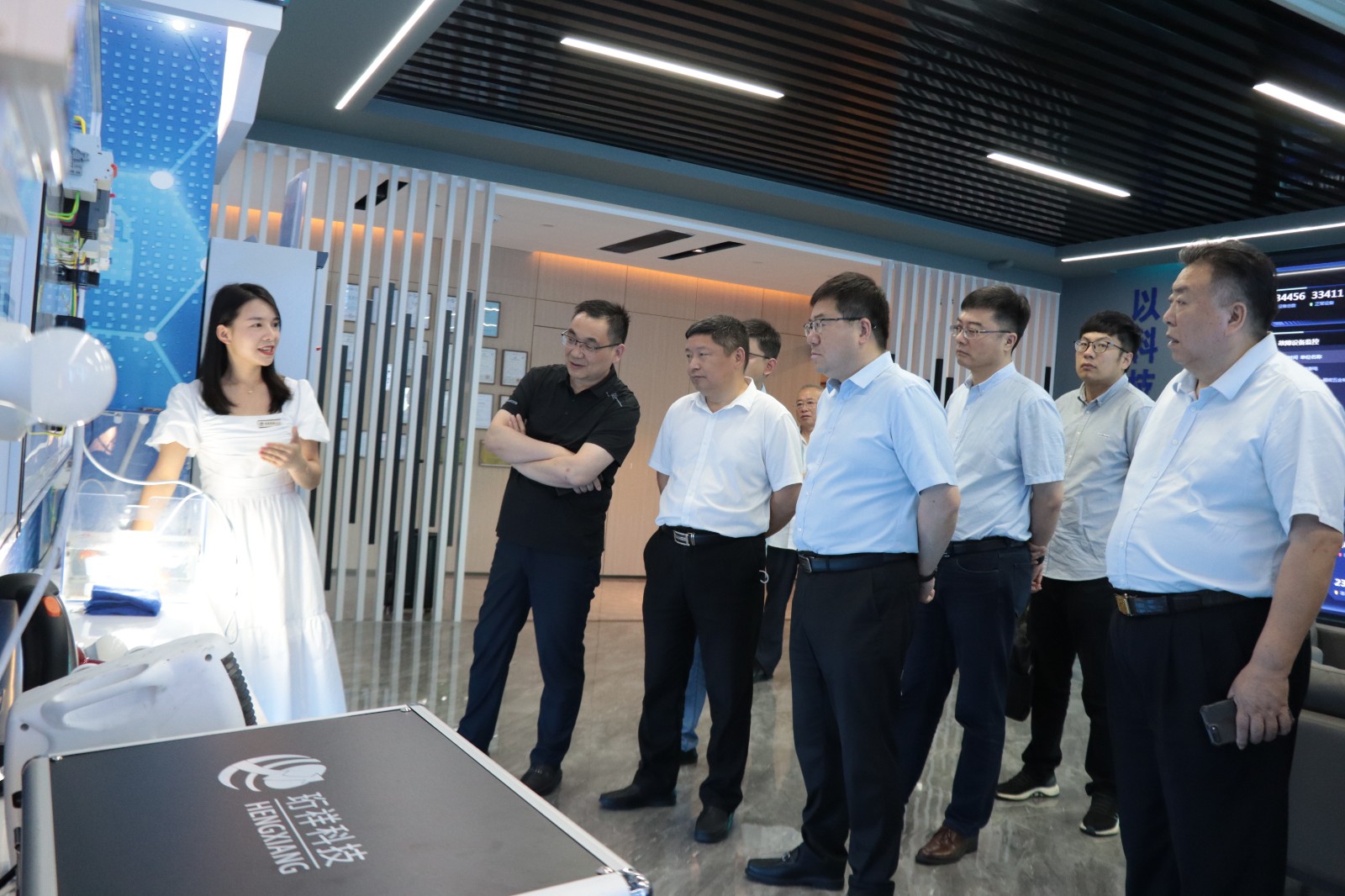 亳州市领导薛副市长一行莅临开云·kaiyun(中国)官方网站科技指导工作