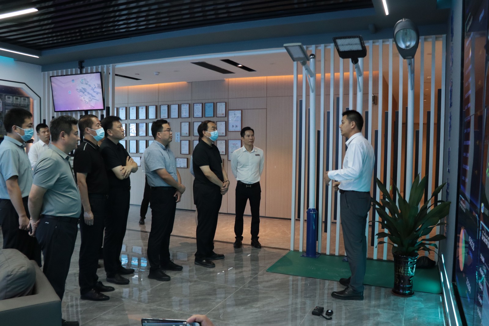 热烈欢迎邯郸魏县一行领导莅临开云·kaiyun(中国)官方网站科技参观考察