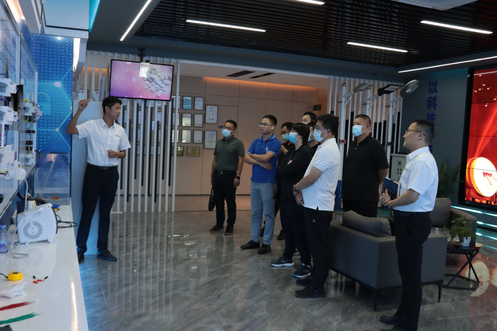 新奥能源集团领导一行莅临开云·kaiyun(中国)官方网站科技参观指导