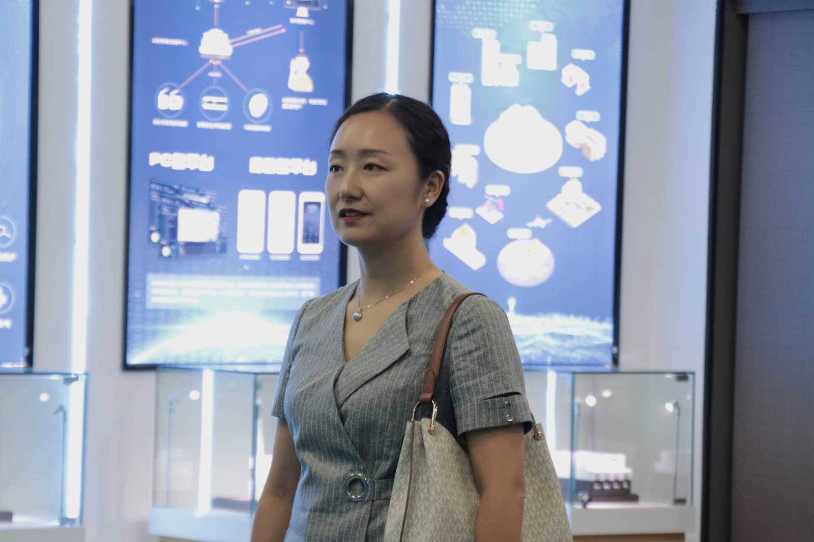 乌鲁木齐经济技术开发区招商服务局莅临开云·kaiyun(中国)官方网站科技参观指导