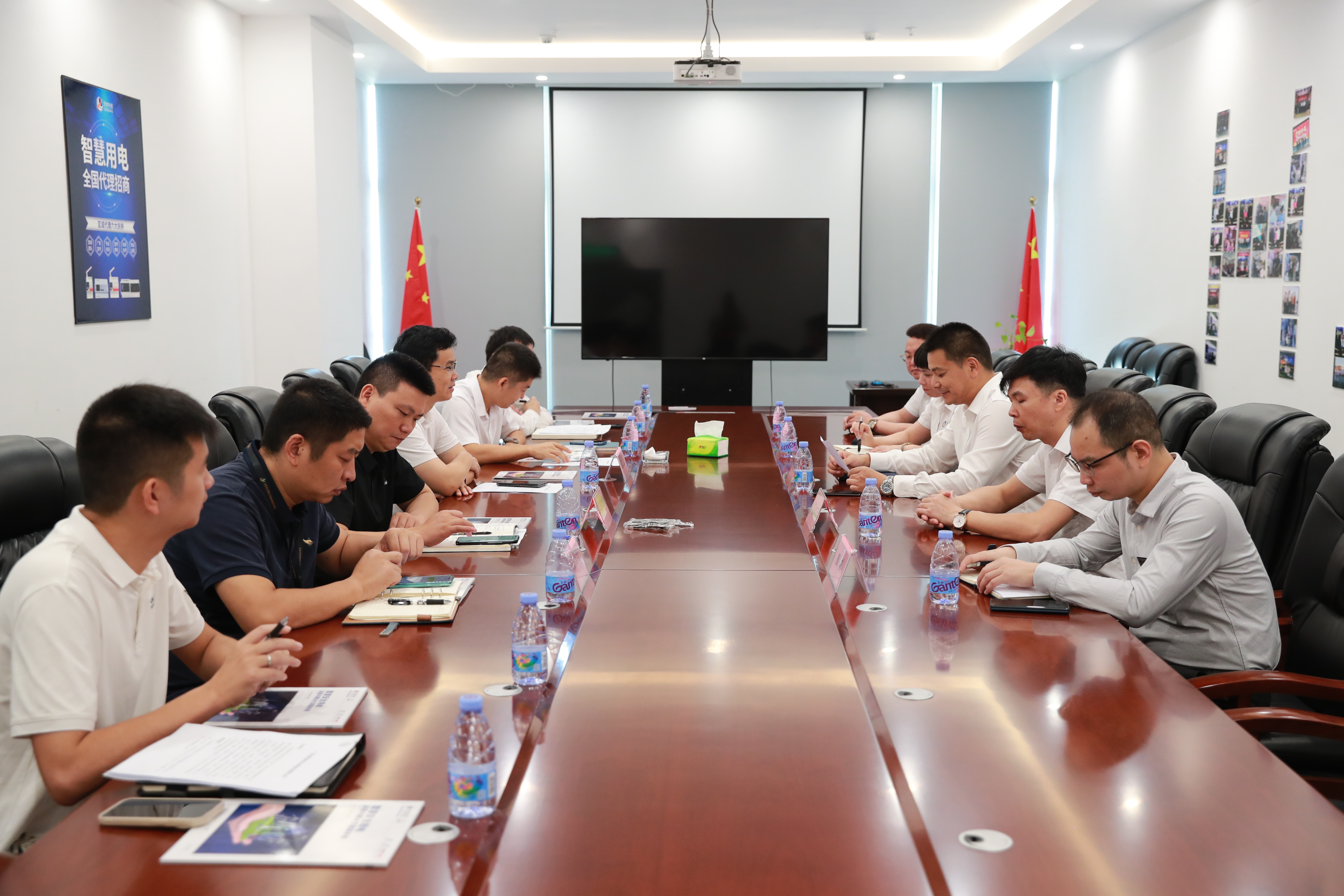 深圳市光明区凤凰街道党工委领导走访开云·kaiyun(中国)官方网站科技